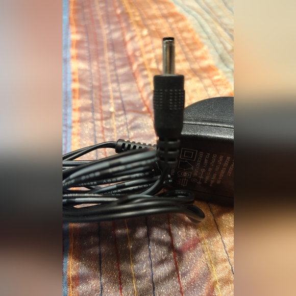 FLO Brand AC/DC Adapter model E128UB-6-100 ( lightly used). OUTPUT 6V - Picture 3 of 4